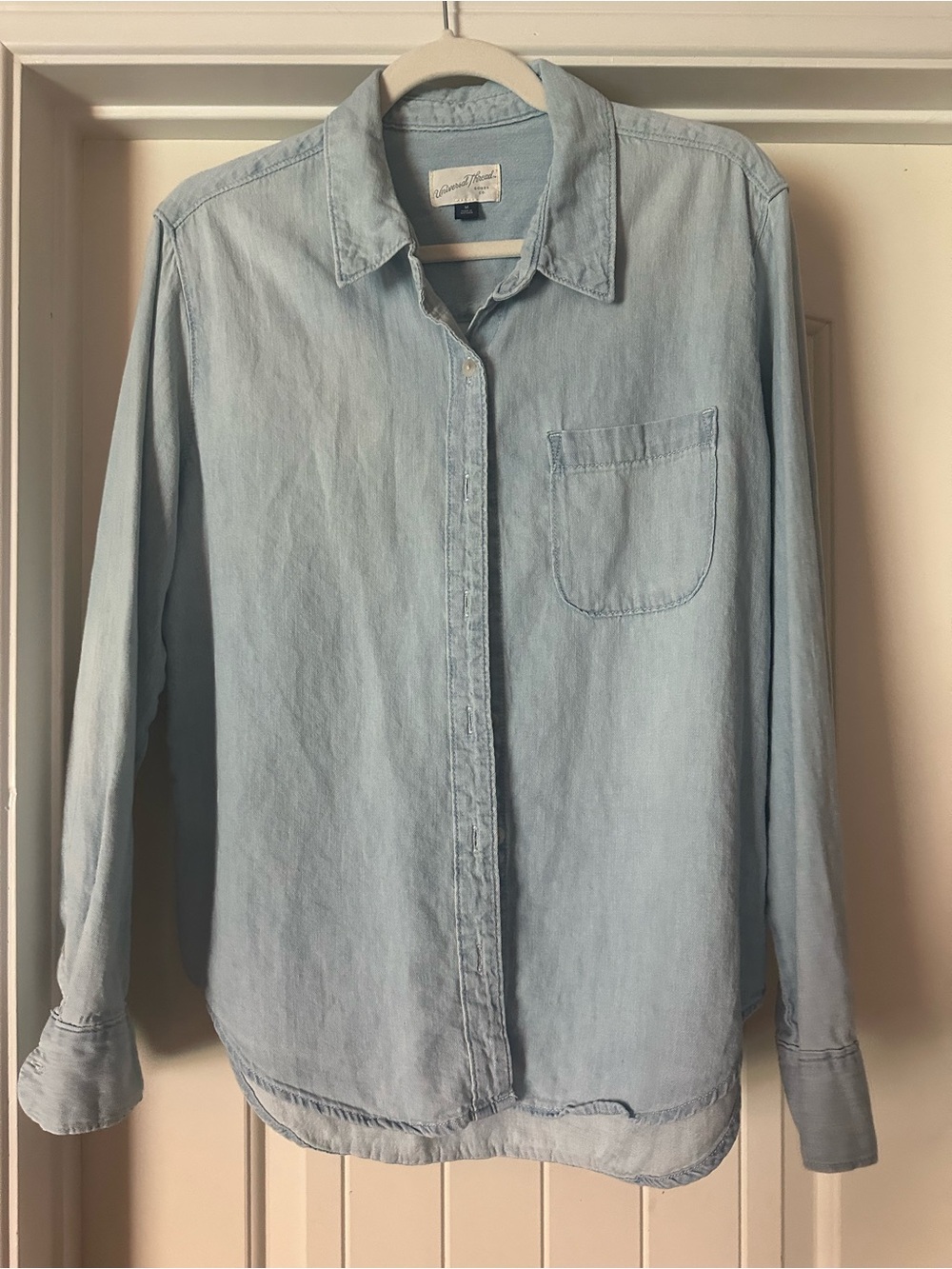 Universal Thread chambray Shirt M EUC